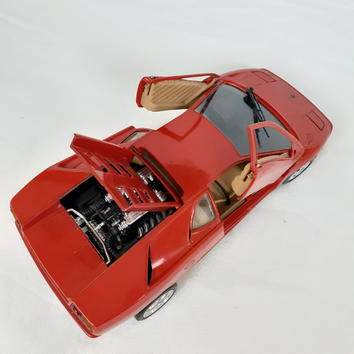 Voir photo 2 de Miniature voiture - Lumborghini Diablo rouge 1990 - Echelle 1/18 Miniature voiture - Lumborghini Diablo rouge 1990 - Echelle 1/18 Très bon état reconditionné photo 2