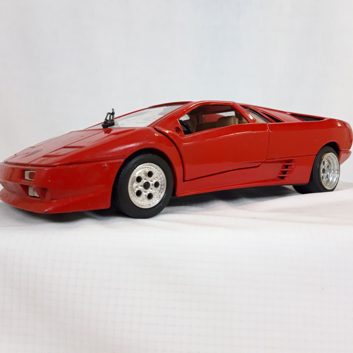 Voir photo 3 de Miniature voiture - Lumborghini Diablo rouge 1990 - Echelle 1/18 Miniature voiture - Lumborghini Diablo rouge 1990 - Echelle 1/18 Très bon état reconditionné photo 3