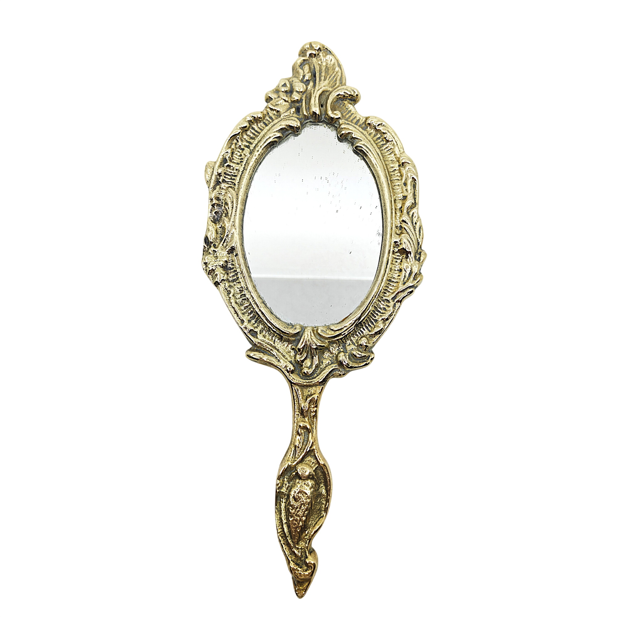 Miroir à main vintage en laiton doré – Style baroque rocaille Bon état - 23,00 € Miroir à main vintage en laiton doré – Style baroque rocaille Bon état reconditionné disponible sur Label Emmaüs