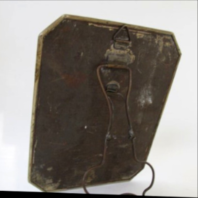 Voir photo 3 de Miroir ancien à poser ou suspendre biseauté et gravé Miroir ancien à poser ou suspendre biseauté et gravé Bon état reconditionné photo 3