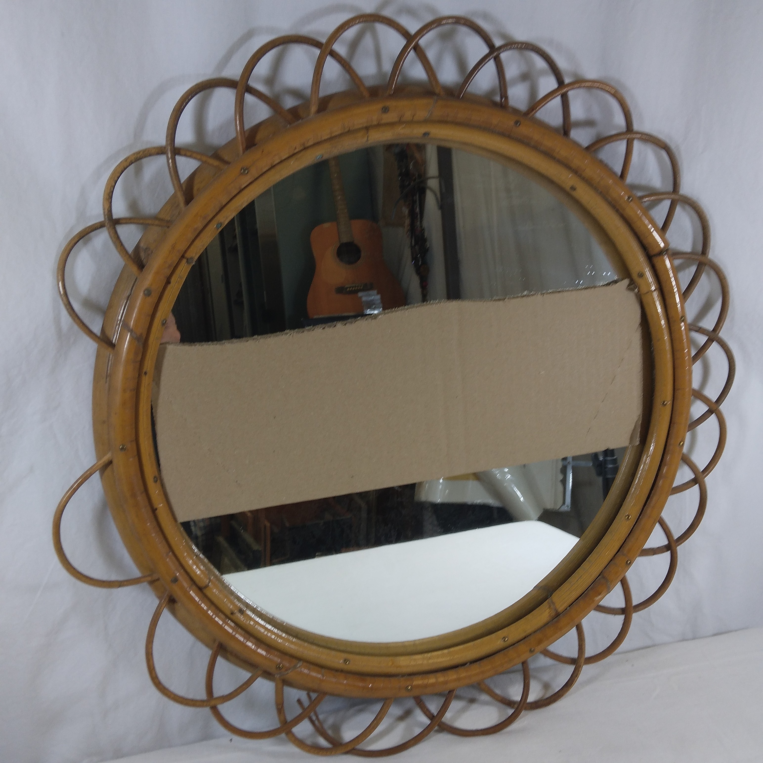 Voir photo 2 de Miroir ancien "Soleil" en rotin et bambou - D : 55 cm Miroir ancien "Soleil" en rotin et bambou - D : 55 cm Bon état reconditionné photo 2
