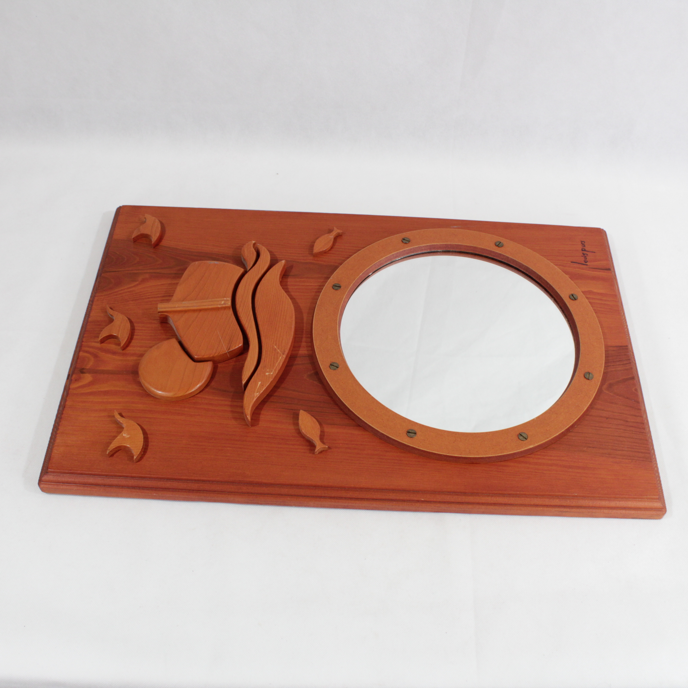 Miroir cadre en bois État correct - 14,00 € Miroir cadre en bois État correct reconditionné disponible sur Label Emmaüs