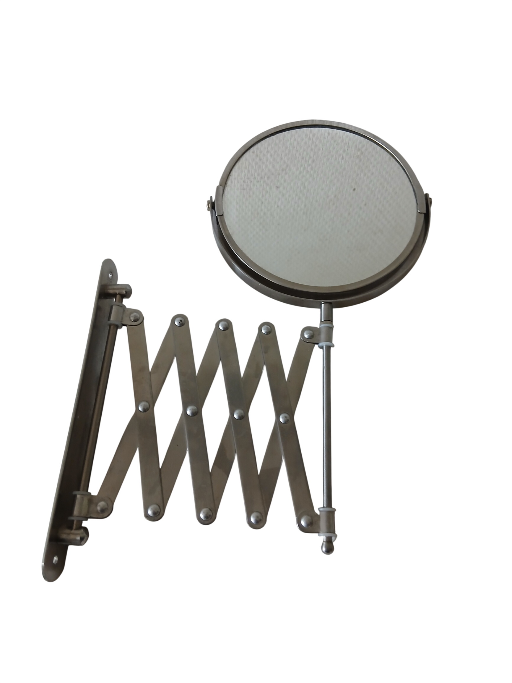 Acheter Miroir rond à accordéon en métal. Bon état - 10,00 € Miroir rond à accordéon en métal. Bon état reconditionné disponible sur Label Emmaüs