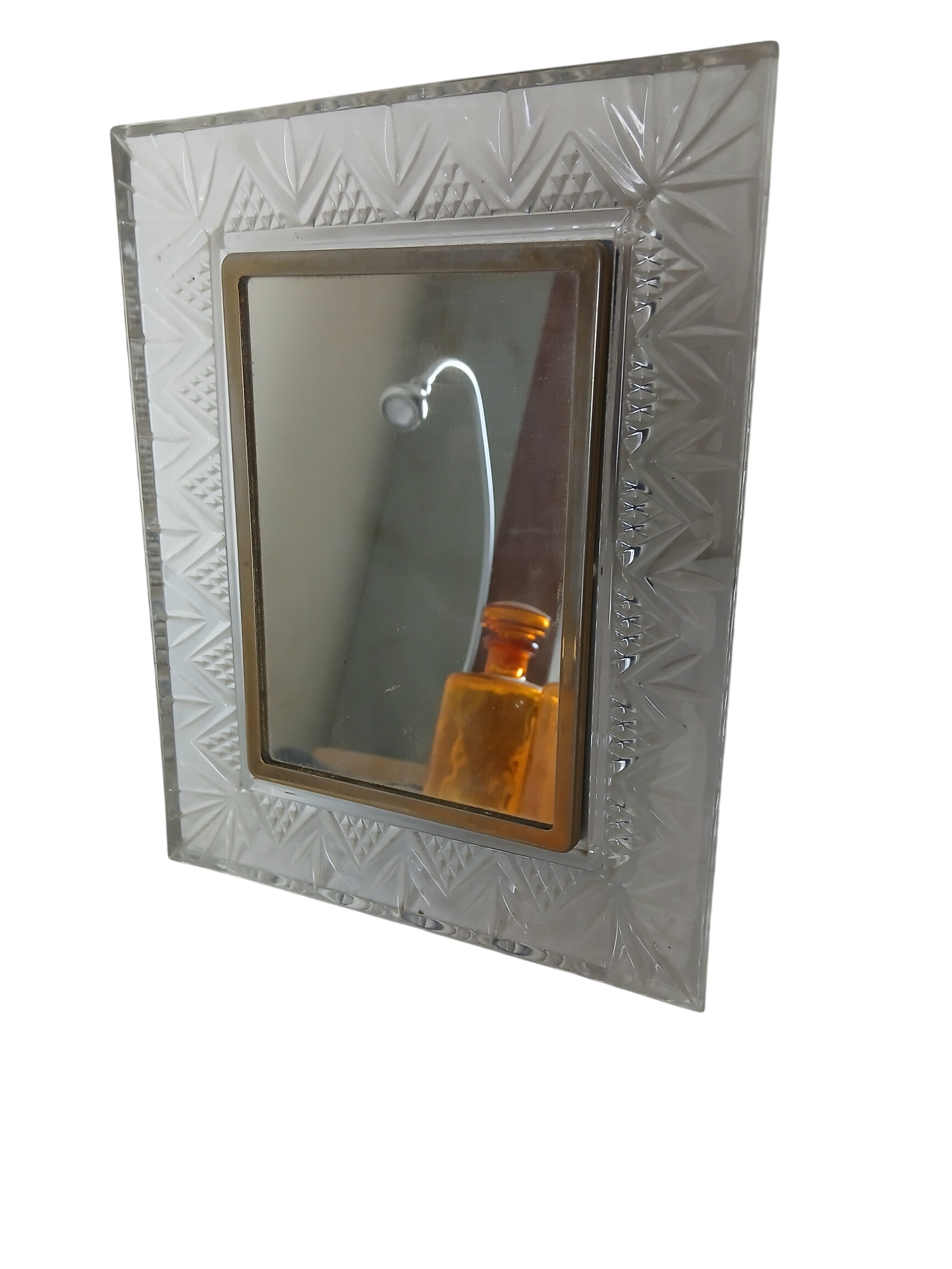 Acheter Miroir vintage à poser en verre en parfait état Très bon état - 25,00 € Miroir vintage à poser en verre en parfait état Très bon état reconditionné disponible sur Label Emmaüs