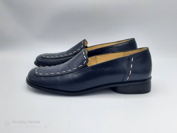 Mocassin cuir marine UN TOUR EN VILLE T38 de seconde main - 20,00 € Mocassin cuir marine UN TOUR EN VILLE T38 de seconde main reconditionné disponible sur Claquettes Market