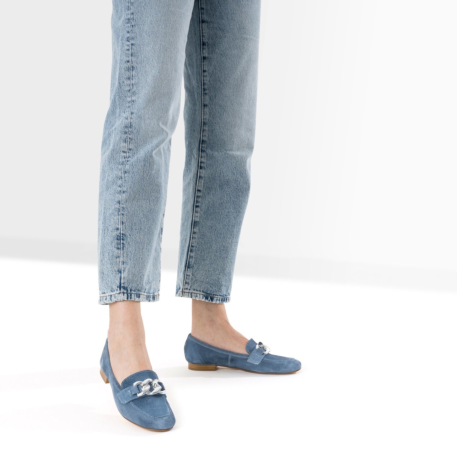 MOCASSIN FOGONY BLEU JEAN Très bon état - 39,99 € MOCASSIN FOGONY BLEU JEAN Très bon état Eram reconditionné disponible sur Claquettes Market