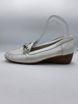 Acheter Mocassins CORELIA CONFORT silver de seconde main - 15,00 € Mocassins CORELIA CONFORT silver de seconde main reconditionné disponible sur Claquettes Market