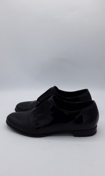 Mocassins Cosmo Paris noir de seconde main - 15,00 € Mocassins Cosmo Paris noir de seconde main reconditionné disponible sur Claquettes Market