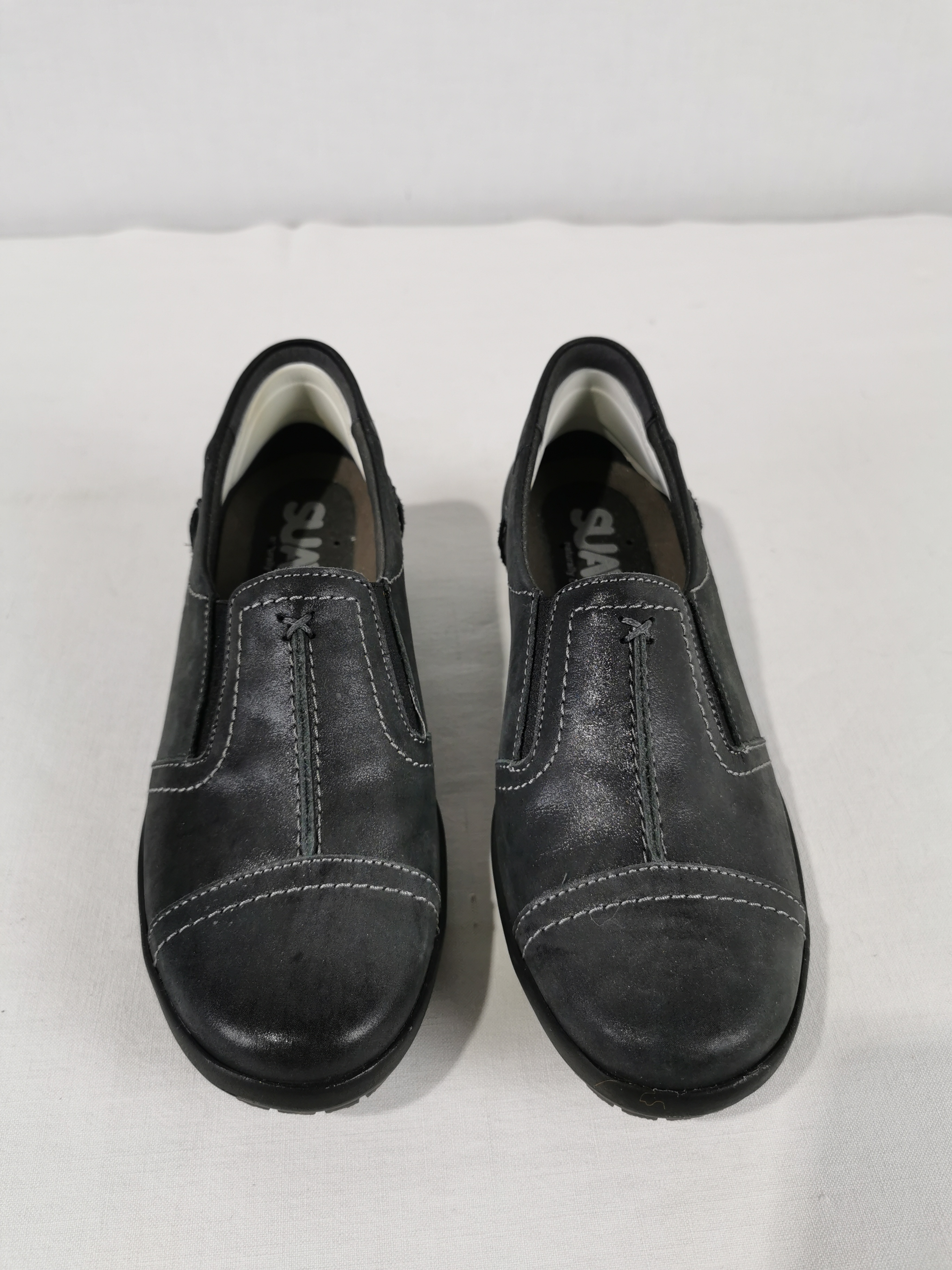 Voir photo 4 de Mocassins cuir gris femme - Suave taille 35 Mocassins cuir gris femme - Suave taille 35 Très bon état reconditionné photo 4