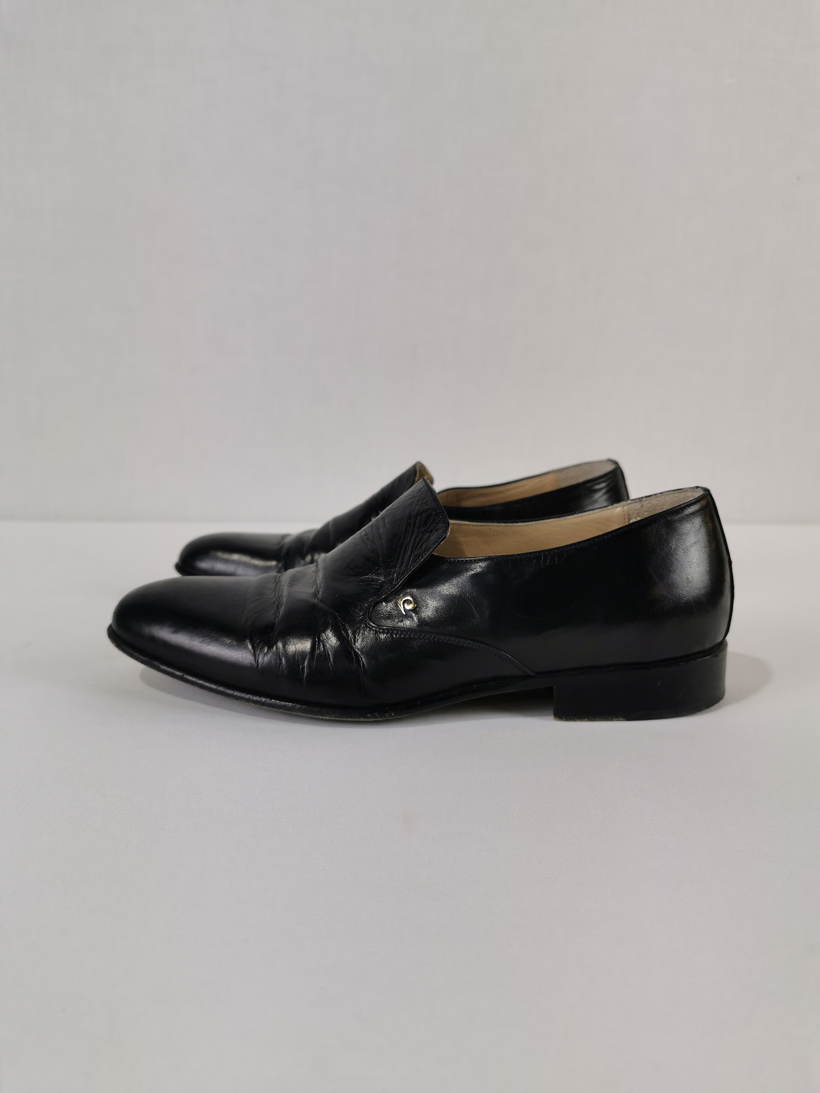 Voir photo 2 de Mocassins homme en cuir noir - P. Cardin - taille 40 Mocassins homme en cuir noir - P. Cardin - taille 40 État correct reconditionné photo 2