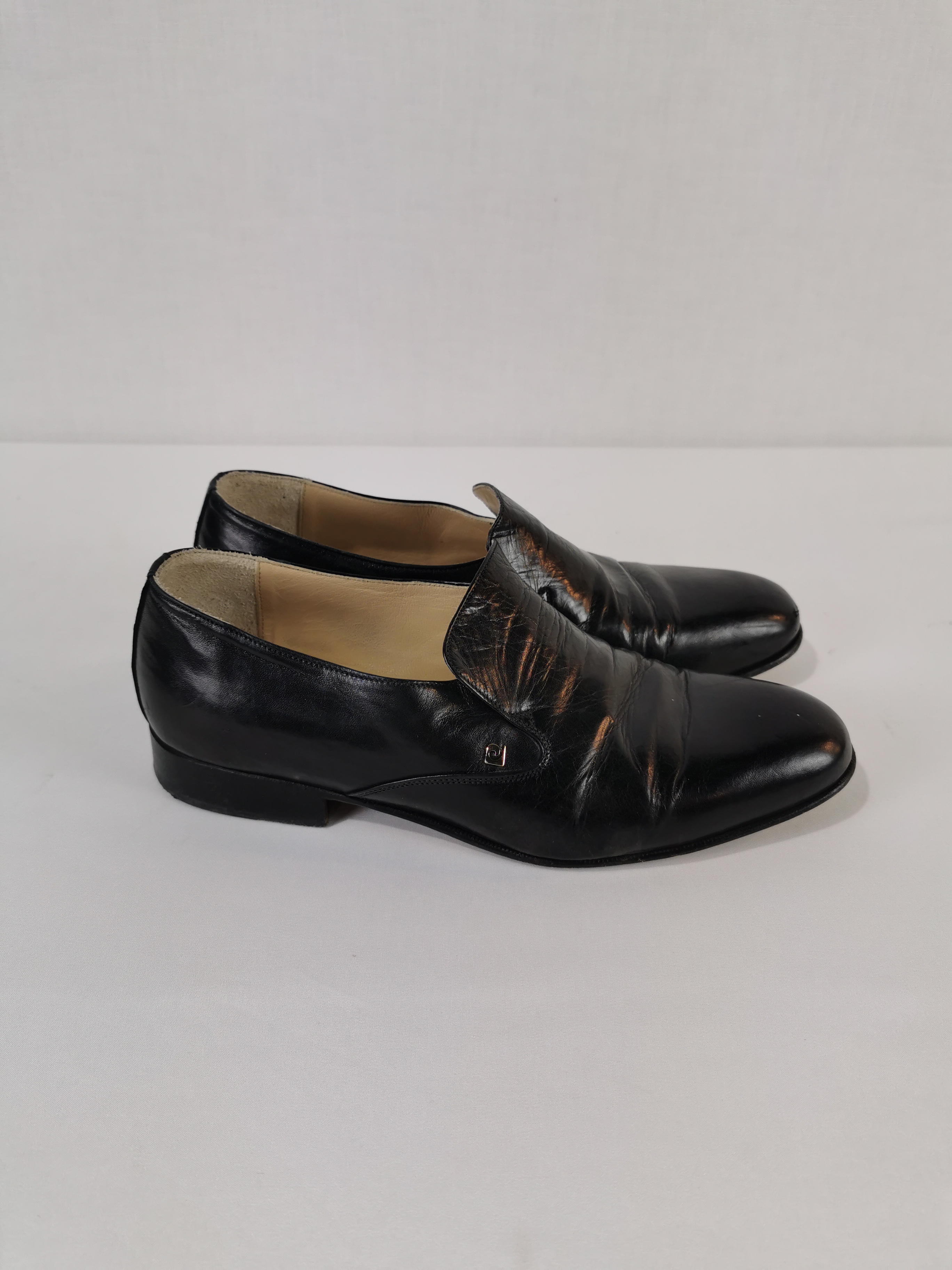 Voir photo 4 de Mocassins homme en cuir noir - P. Cardin - taille 40 Mocassins homme en cuir noir - P. Cardin - taille 40 État correct reconditionné photo 4