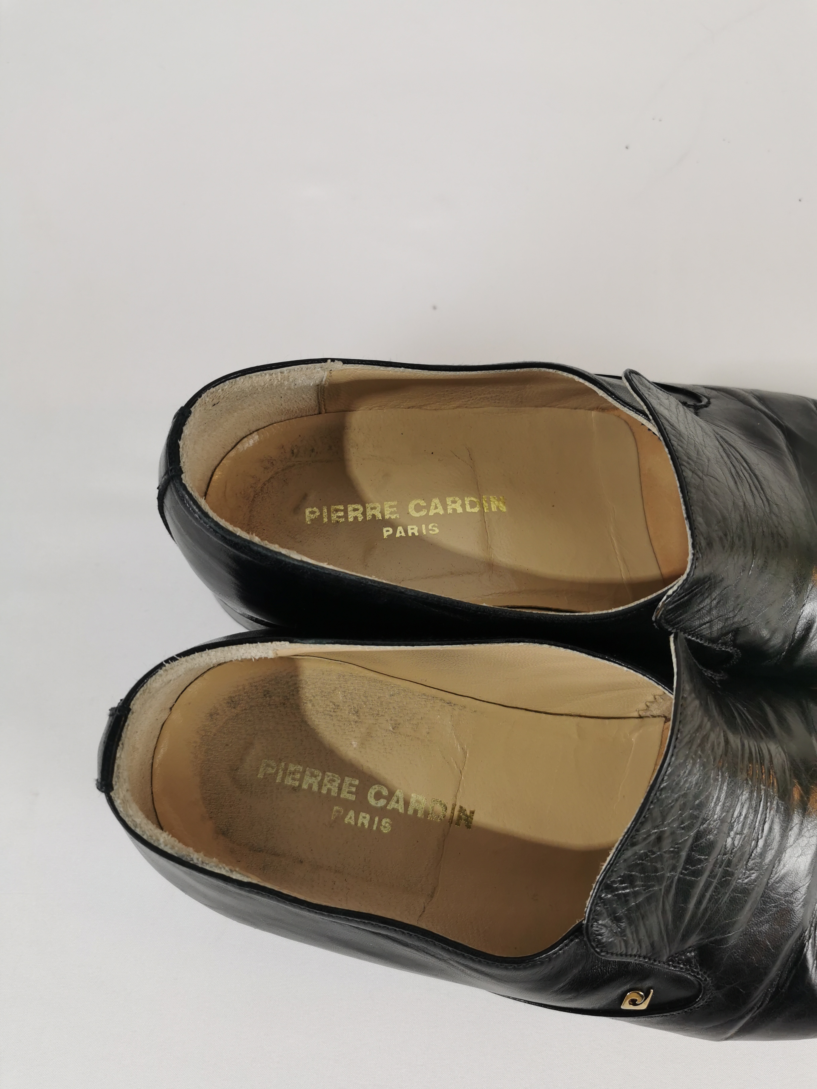 Voir photo 6 de Mocassins homme en cuir noir - P. Cardin - taille 40 Mocassins homme en cuir noir - P. Cardin - taille 40 État correct reconditionné photo 6
