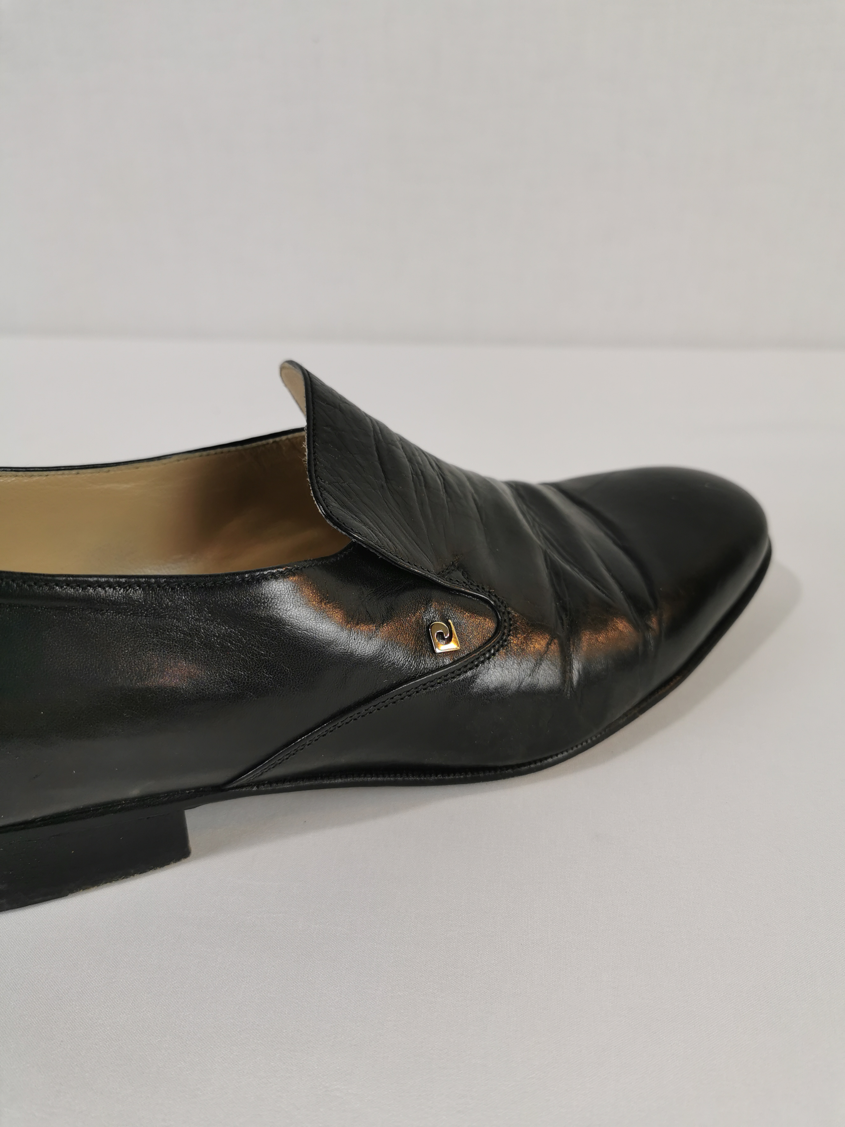 Voir photo 8 de Mocassins homme en cuir noir - P. Cardin - taille 40 Mocassins homme en cuir noir - P. Cardin - taille 40 État correct reconditionné photo 8