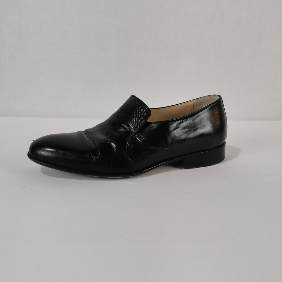 Acheter Mocassins homme en cuir noir - P. Cardin - taille 40 État correct - 32,00 € Mocassins homme en cuir noir - P. Cardin - taille 40 État correct reconditionné disponible sur Label Emmaüs