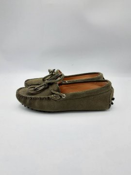Mocassins JOHN SCOTT kaki de seconde main Parfait état - 25,00 € Mocassins JOHN SCOTT kaki de seconde main Parfait état Geox reconditionné disponible sur Claquettes Market
