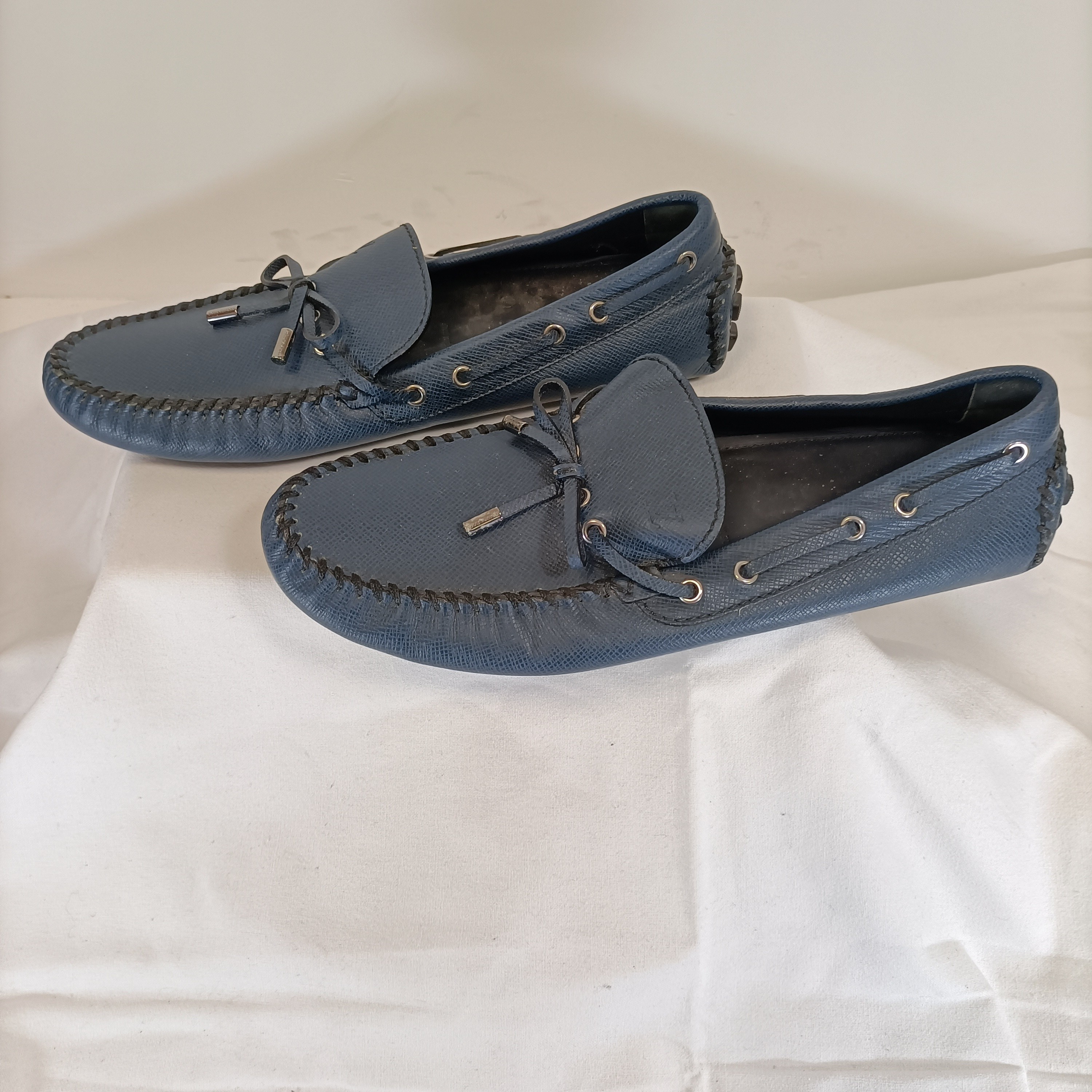 Voir photo 4 de Mocassins Louis Vuitton Hockenheim bleu cuir grainé homme Mocassins Louis Vuitton Hockenheim bleu cuir grainé homme Parfait état reconditionné photo 4