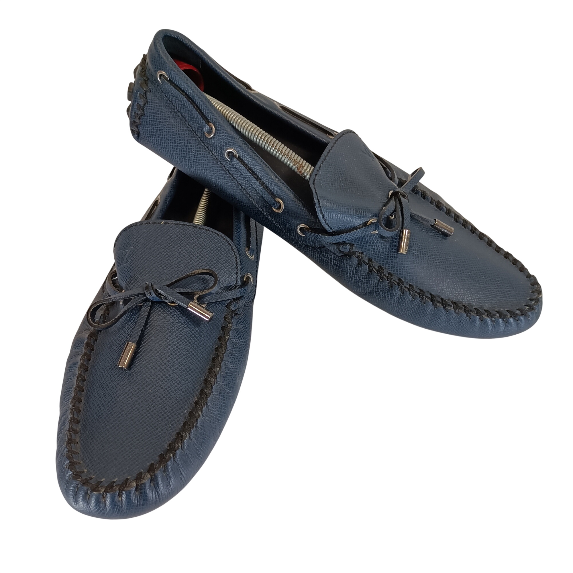 Mocassins Louis Vuitton Hockenheim bleu cuir grainé homme Parfait état - 150,00 € Mocassins Louis Vuitton Hockenheim bleu cuir grainé homme Parfait état reconditionné disponible sur Label Emmaüs