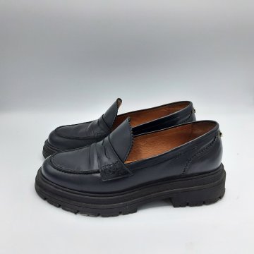 Mocassins noir Bocage de seconde main - 40,00 € Mocassins noir Bocage de seconde main reconditionné disponible sur Claquettes Market