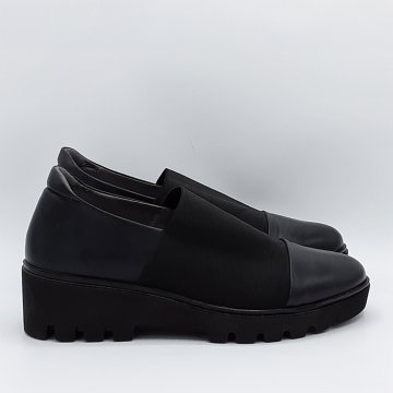 Mocassins noir de seconde main - 25,00 € Mocassins noir de seconde main N/A reconditionné disponible sur Claquettes Market
