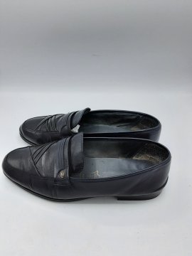 Acheter Mocassins noirs de seconde main - 30,00 € Mocassins noirs de seconde main Geox reconditionné disponible sur Claquettes Market