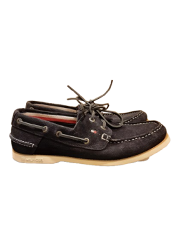 Mocassins noirs tommy hilfiger Très bon état - 30,00 € Mocassins noirs tommy hilfiger Très bon état Tommy Hilfiger reconditionné disponible sur Claquettes Market