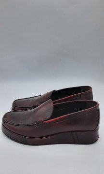 Acheter Mocassins rouge de seconde main - 20,00 € Mocassins rouge de seconde main N/A reconditionné disponible sur Claquettes Market