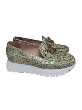 Mocassins vert motif croco maxi bijoux -WONDERS- T37 de seconde main Très bon état - 20,00 € Mocassins vert motif croco maxi bijoux -WONDERS- T37 de seconde main Très bon état N/A reconditionné disponible sur Claquettes Market