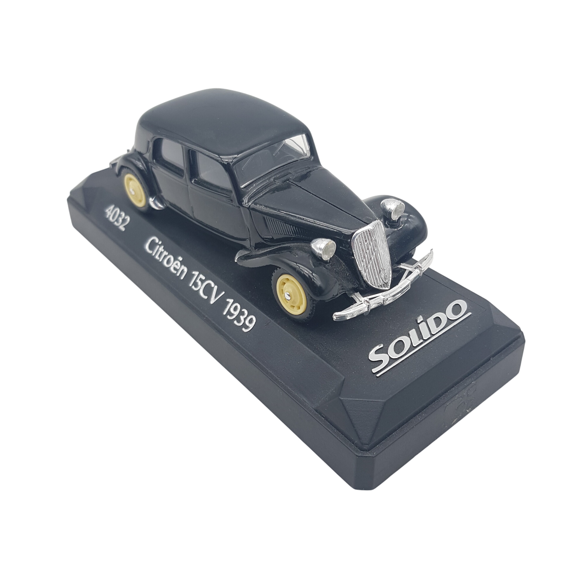 Acheter Modèle réduit de Citroën 15CV 1939 - 10,00 € Modèle réduit de Citroën 15CV 1939 reconditionné disponible sur Label Emmaüs