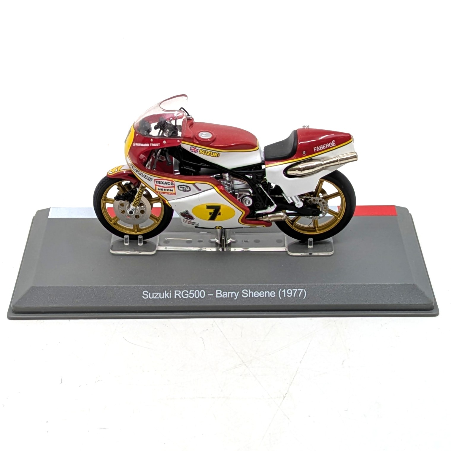 Voir photo 2 de Modèle réduit Suzuki RG500 – Barry Sheene (1977) au 1/18 sans couvercle Modèle réduit Suzuki RG500 – Barry Sheene (1977) au 1/18 sans couvercle Bon état reconditionné photo 2