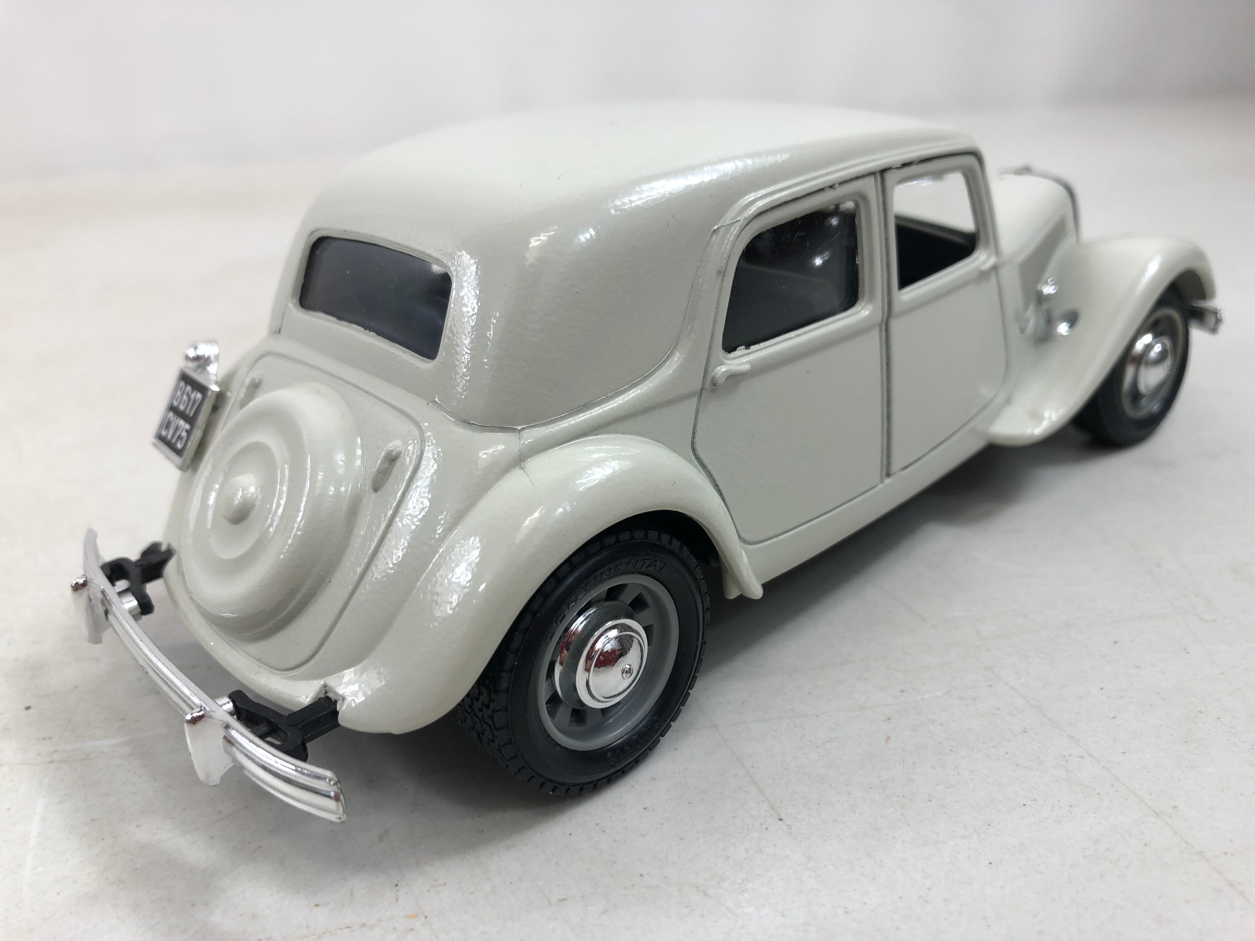 Voir photo 3 de Modèle réduit voiture BURAGO Citroen TA 15 CV Modèle réduit voiture BURAGO Citroen TA 15 CV État correct reconditionné photo 3