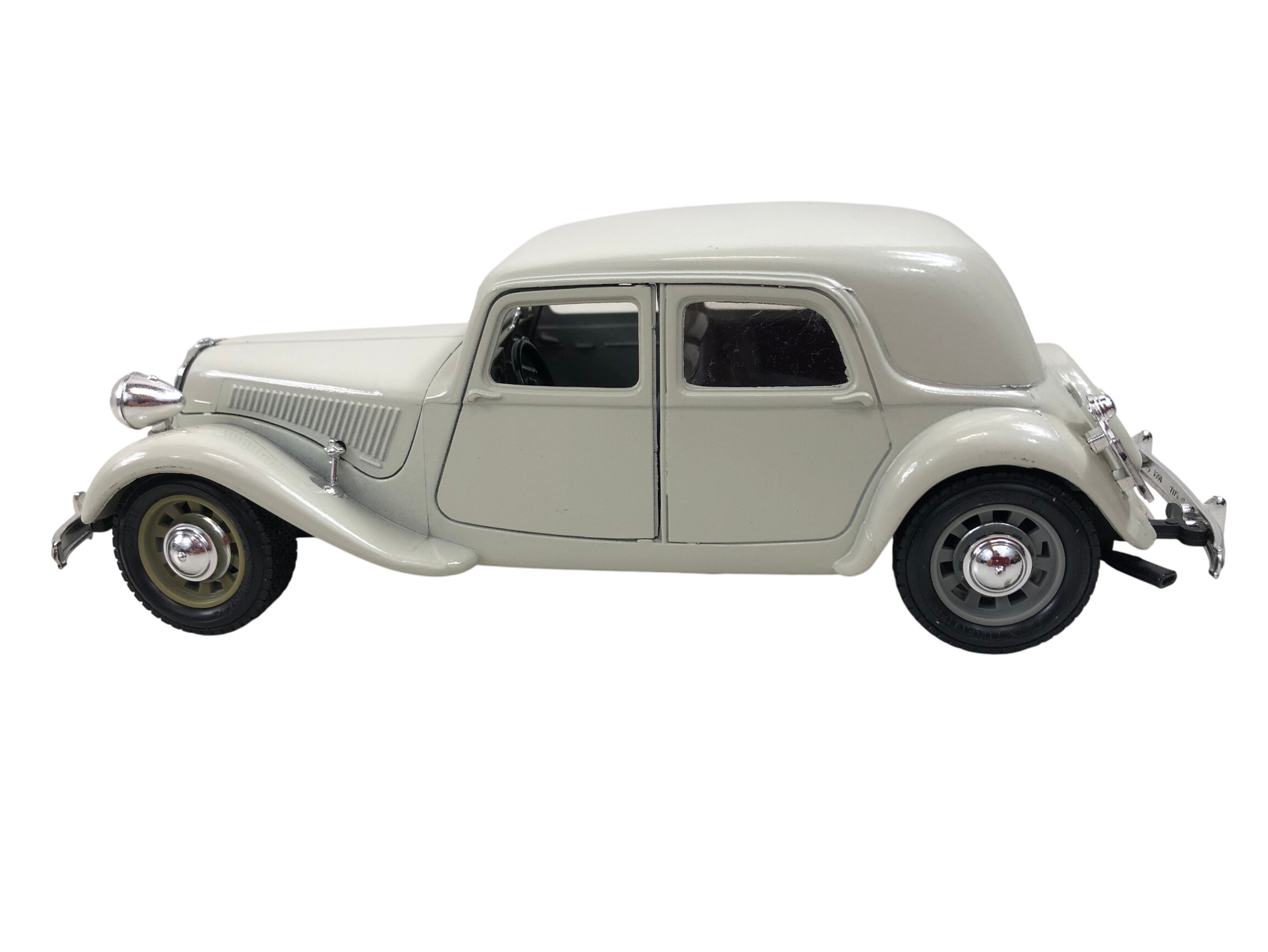 Acheter Modèle réduit voiture BURAGO Citroen TA 15 CV État correct - 14,00 € Modèle réduit voiture BURAGO Citroen TA 15 CV État correct reconditionné disponible sur Label Emmaüs