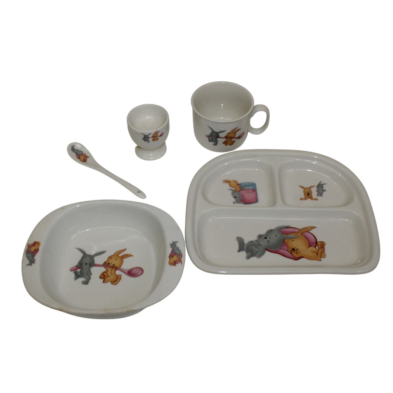 Mon premier service en porcelaine "Table passion" Très bon état - 10,00 € Mon premier service en porcelaine "Table passion" Très bon état reconditionné disponible sur Label Emmaüs