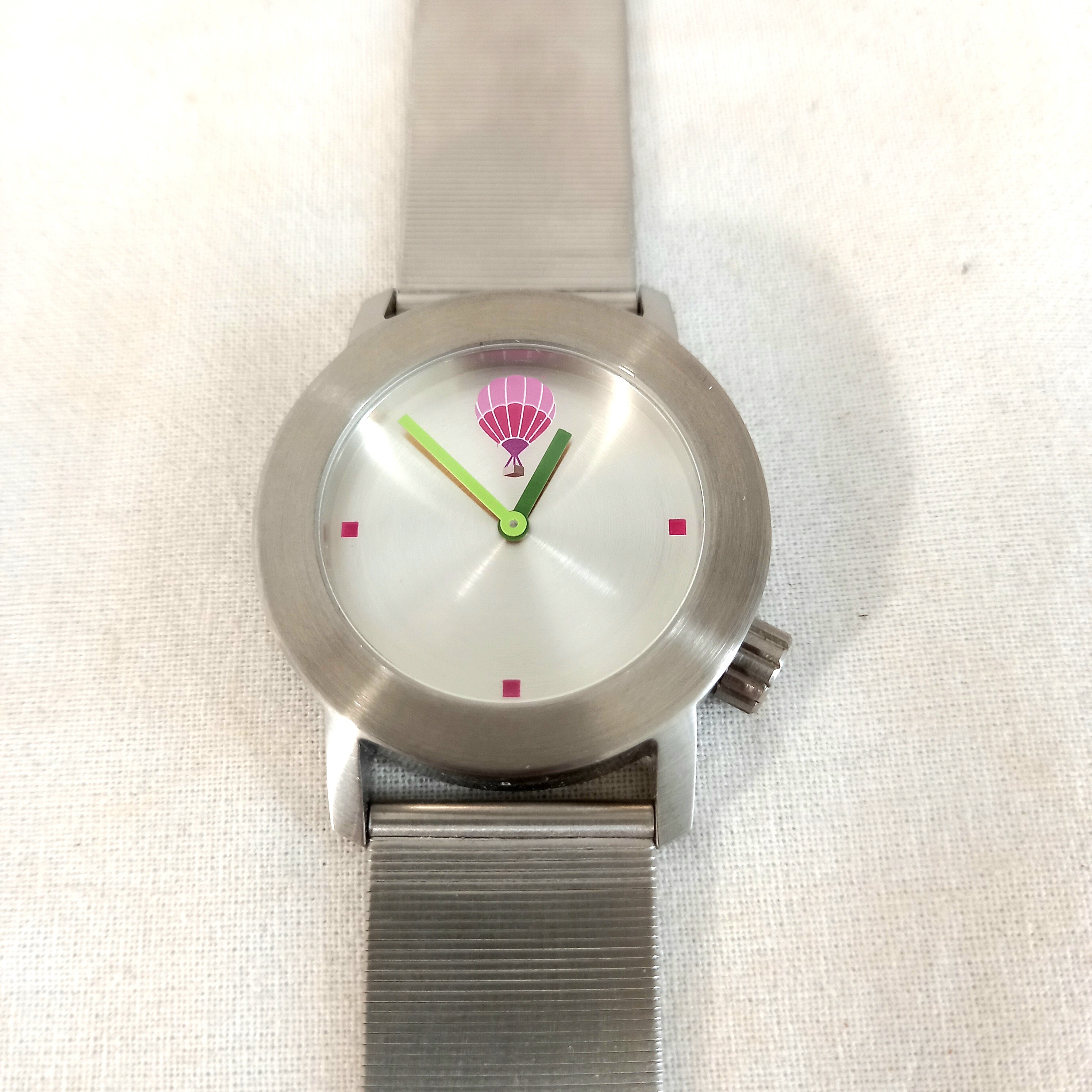 Voir photo 2 de Montre Aktéo, design Mareschal, bracelet maille acier, cadran montgolfière Montre Aktéo, design Mareschal, bracelet maille acier, cadran montgolfière Très bon état reconditionné photo 2