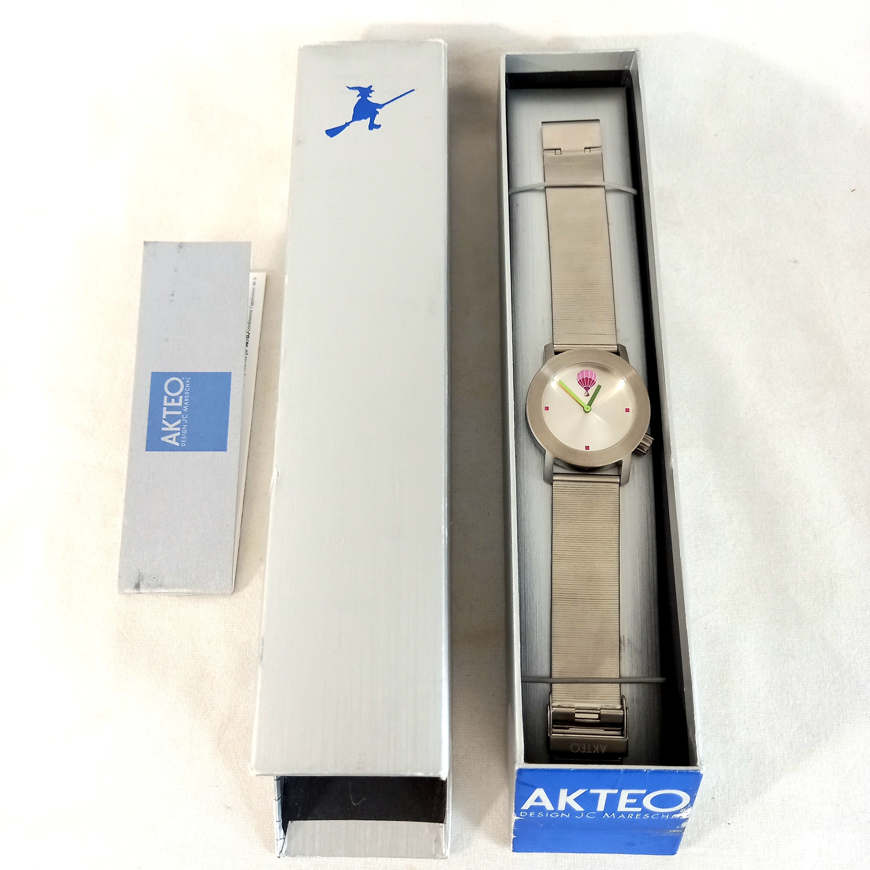 Voir photo 4 de Montre Aktéo, design Mareschal, bracelet maille acier, cadran montgolfière Montre Aktéo, design Mareschal, bracelet maille acier, cadran montgolfière Très bon état reconditionné photo 4