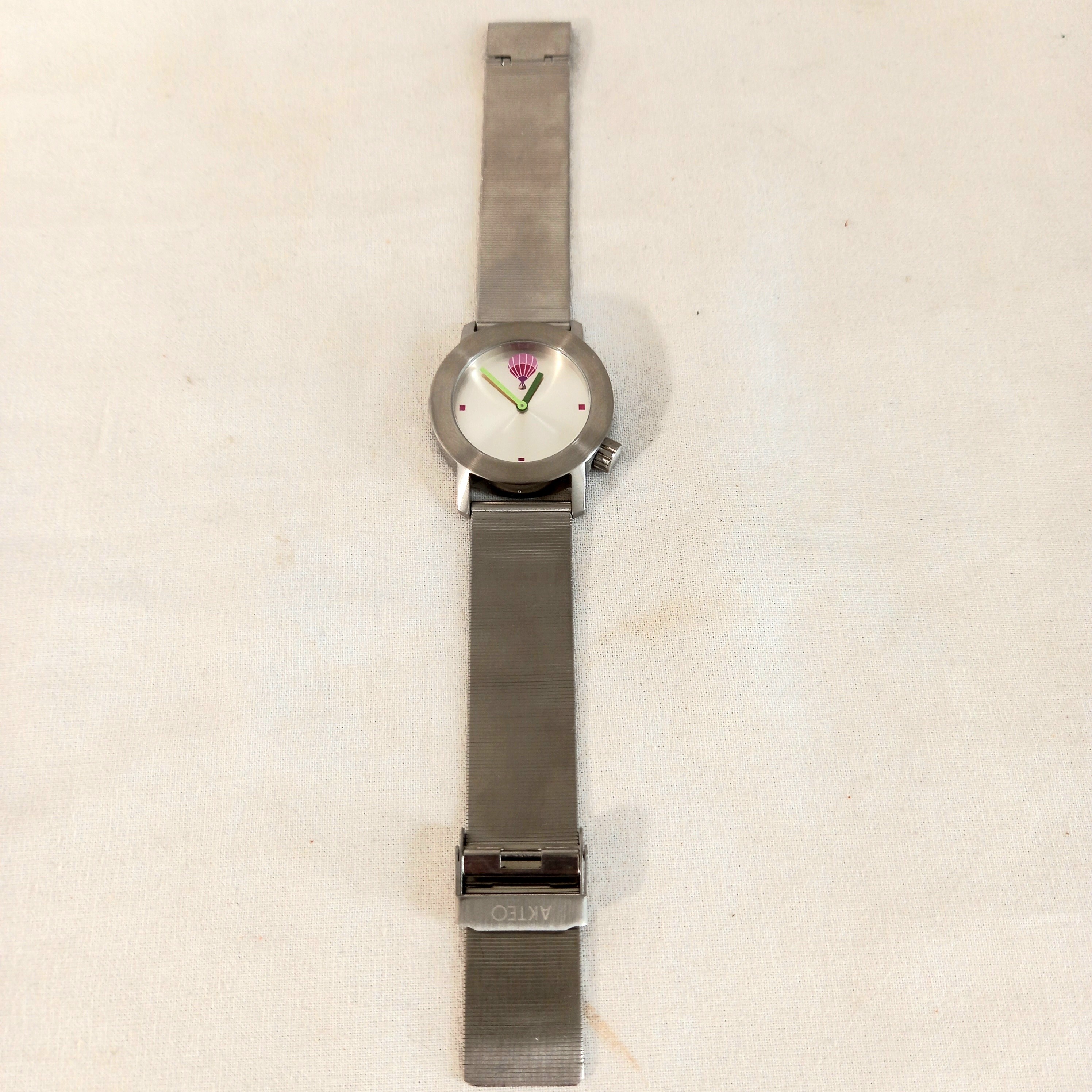 Voir photo 5 de Montre Aktéo, design Mareschal, bracelet maille acier, cadran montgolfière Montre Aktéo, design Mareschal, bracelet maille acier, cadran montgolfière Très bon état reconditionné photo 5