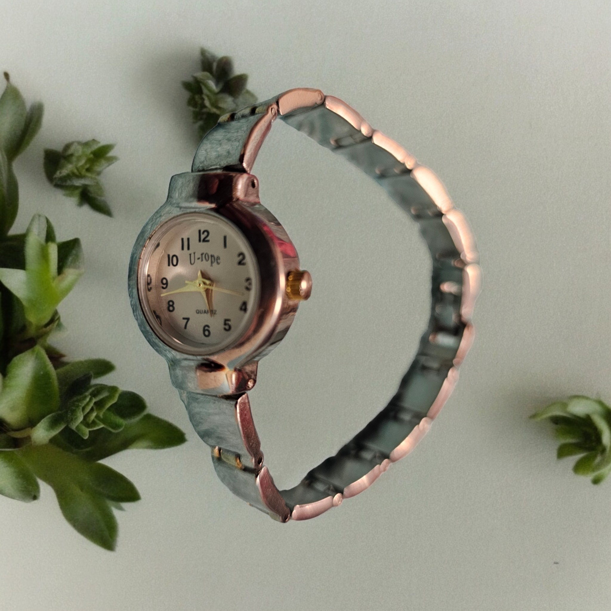 Voir photo 2 de Montre Femme mouvement quartz "U-Rope" Montre Femme mouvement quartz "U-Rope" Très bon état reconditionné photo 2