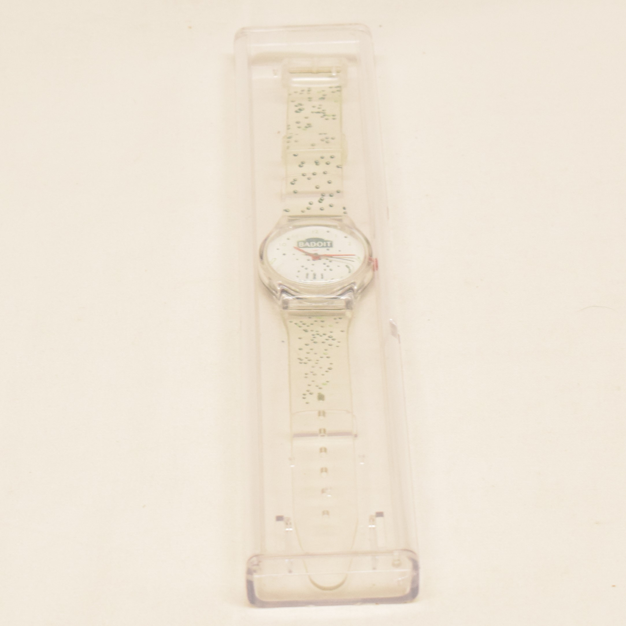 Voir photo 5 de Montre unisexe à quartz modèle publicitaire eau de Badoit Montre unisexe à quartz modèle publicitaire eau de Badoit Bon état reconditionné photo 5
