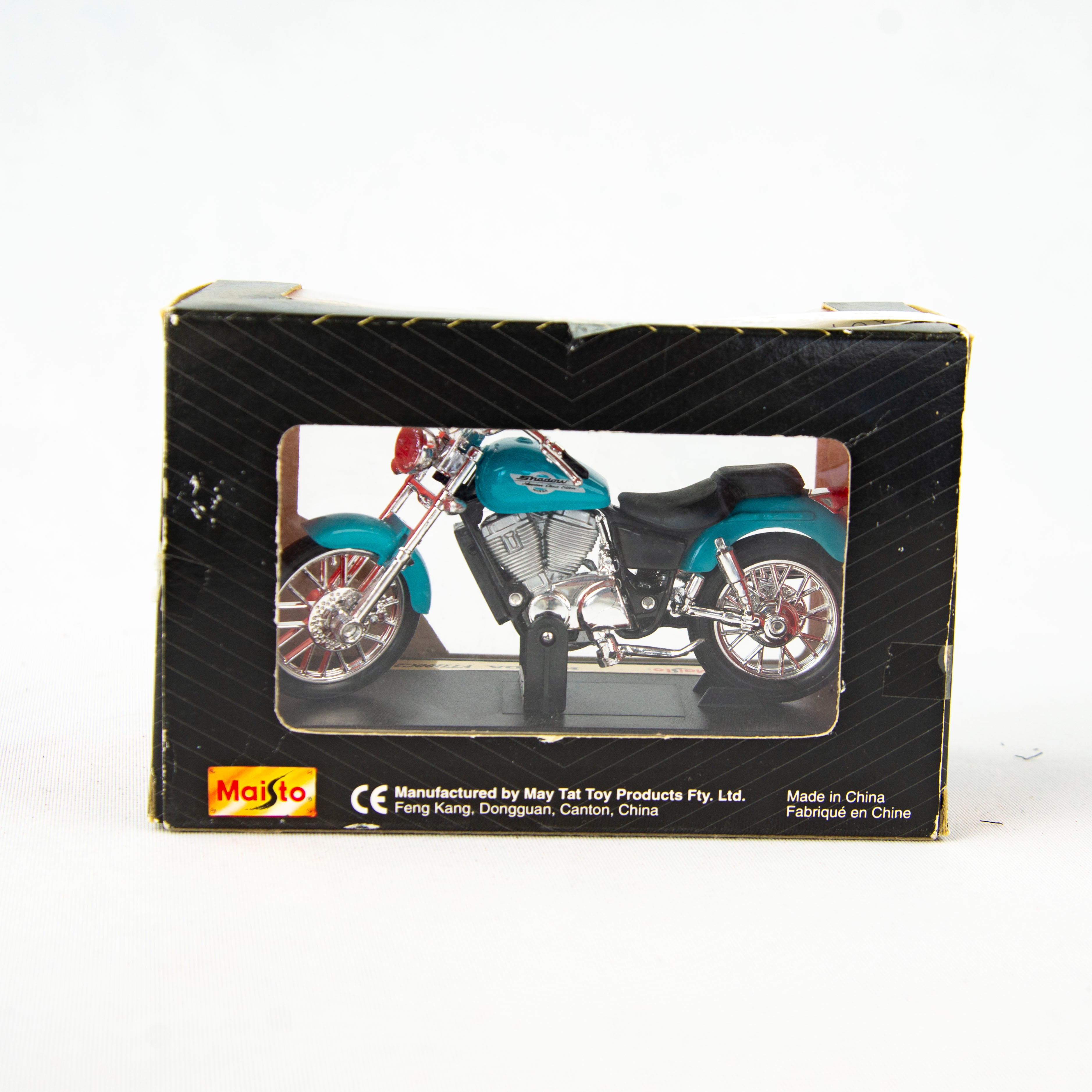 Voir photo 2 de Moto miniature de collection Maisto 1:18 Honda VT1100C2 sous blister bleu ciel en pastique et en métal Moto miniature de collection Maisto 1:18 Honda VT1100C2 sous blister bleu ciel en pastique et en métal Bon état reconditionné photo 2