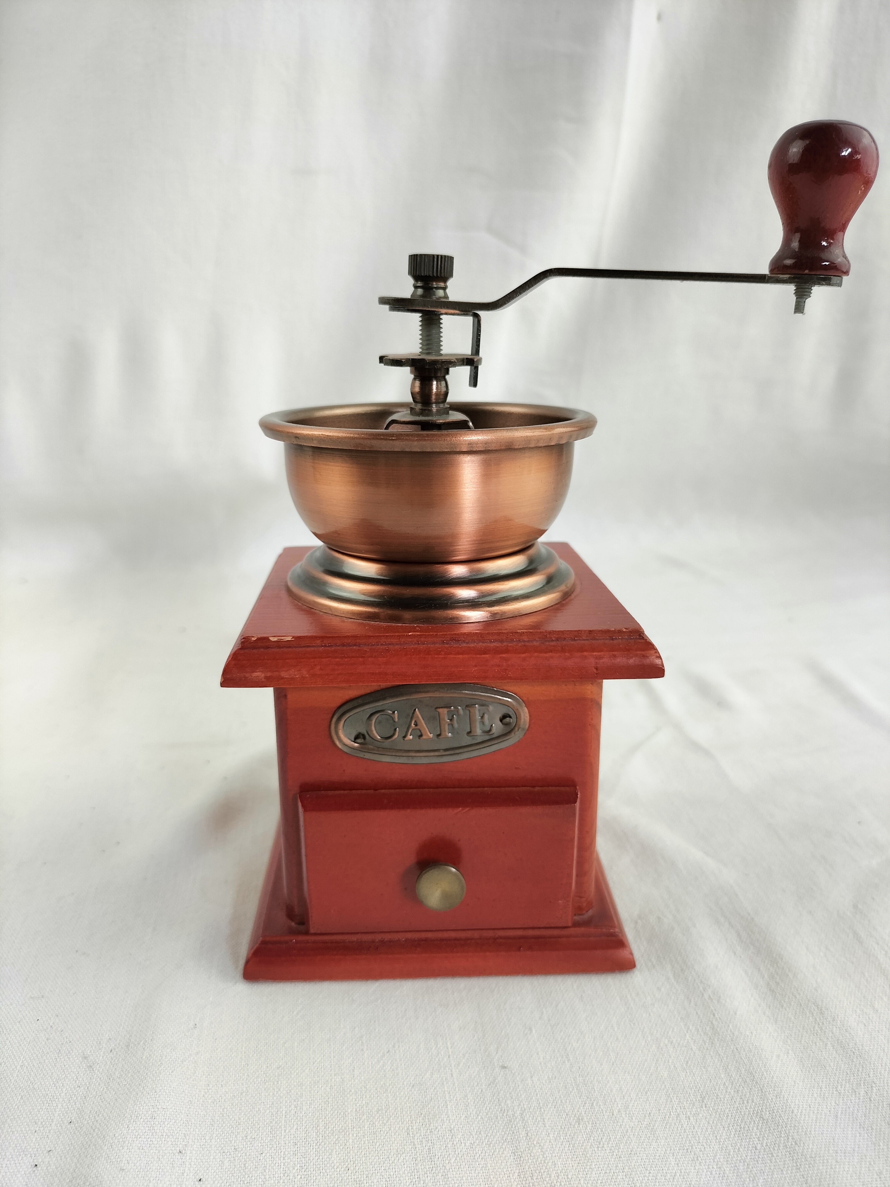 Voir photo 2 de Moulin à café manuel vintage en bois et métal cuivré – Objet déco rétro Moulin à café manuel vintage en bois et métal cuivré – Objet déco rétro Bon état reconditionné photo 2