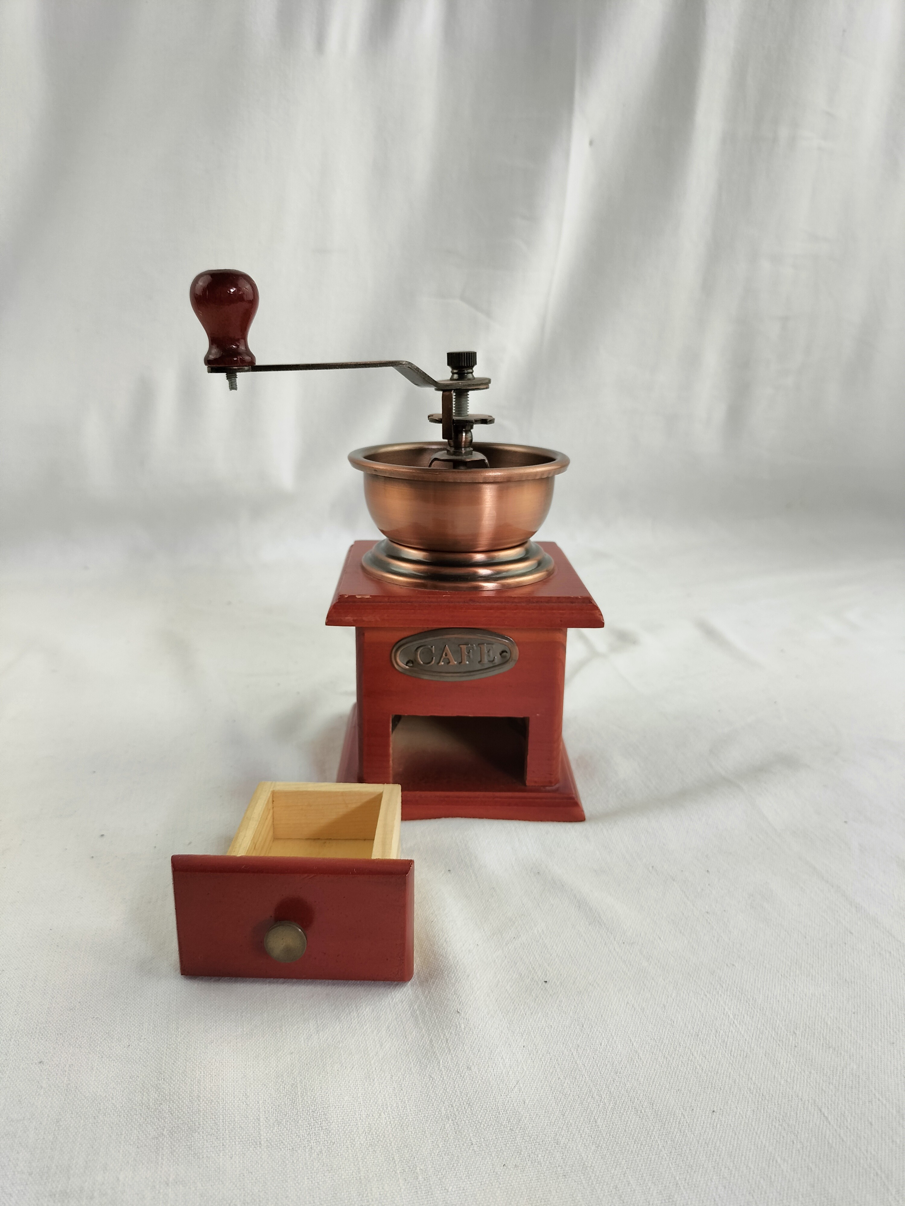 Voir photo 3 de Moulin à café manuel vintage en bois et métal cuivré – Objet déco rétro Moulin à café manuel vintage en bois et métal cuivré – Objet déco rétro Bon état reconditionné photo 3