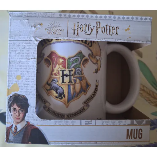 Acheter Mug Harry Potter Hogwarts Blason Bon état - 10,00 € Mug Harry Potter Hogwarts Blason Bon état reconditionné disponible sur Rakuten