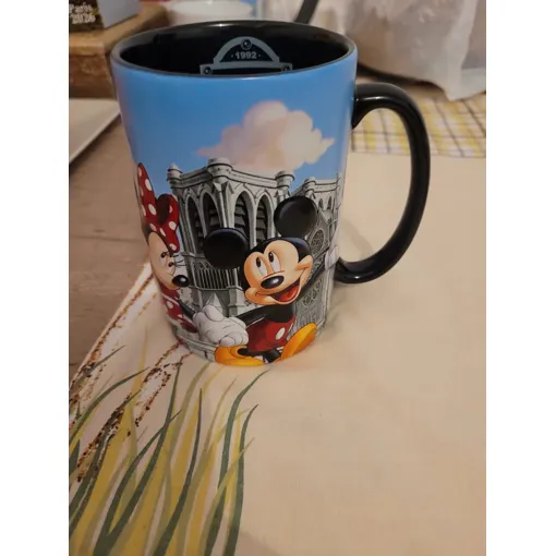 Mug Mickey Minnie occasion reconditionné disponible sur Rakuten