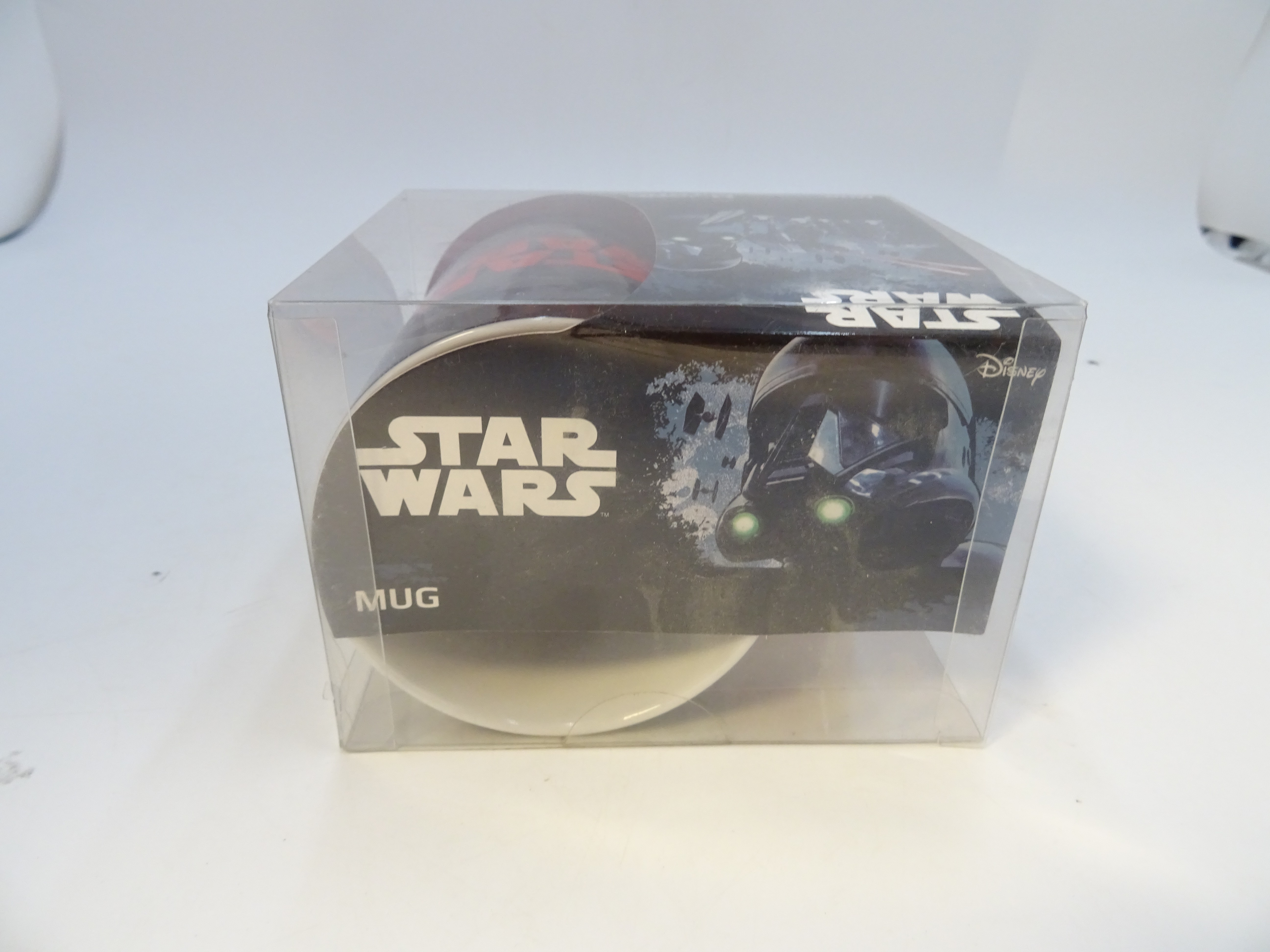 Voir photo 2 de Mug Star Wars 460 ml. Mug Star Wars 460 ml. Parfait état reconditionné photo 2