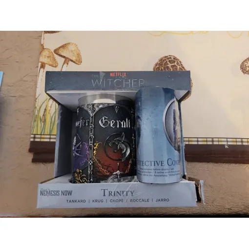 Mug Trinity Avec Geralt, Ciri Et Yennefer. Peinte À La Main. Produit Sous Licence Officielle. Dimensions : 15,5 Cm. Matériau Résine occasion reconditionné disponible sur Rakuten