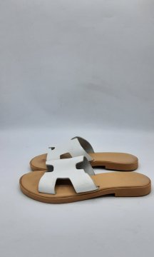 Mules blanches de seconde main - 15,00 € Mules blanches de seconde main reconditionné disponible sur Claquettes Market