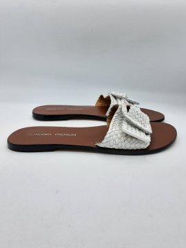 Mules MONOPRIX PREMIUM blanches de seconde main - 20,00 € Mules MONOPRIX PREMIUM blanches de seconde main reconditionné disponible sur Claquettes Market