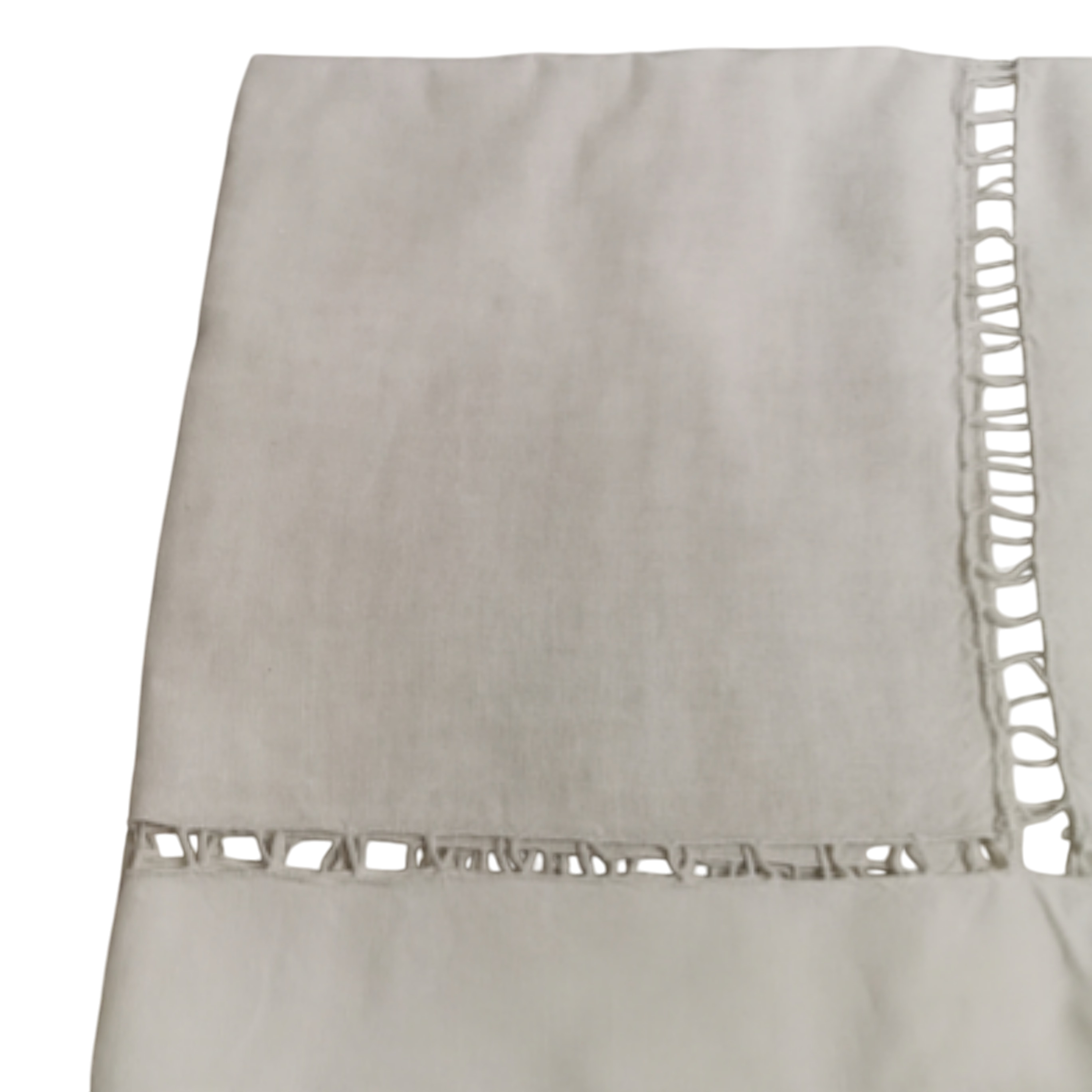 Acheter Nappe 280 x 110 en fil incrustation de dentelle faite en fil de coton. Crocheté main. Bon état - 120,00 € Nappe 280 x 110 en fil incrustation de dentelle faite en fil de coton. Crocheté main. Bon état reconditionné disponible sur Label Emmaüs