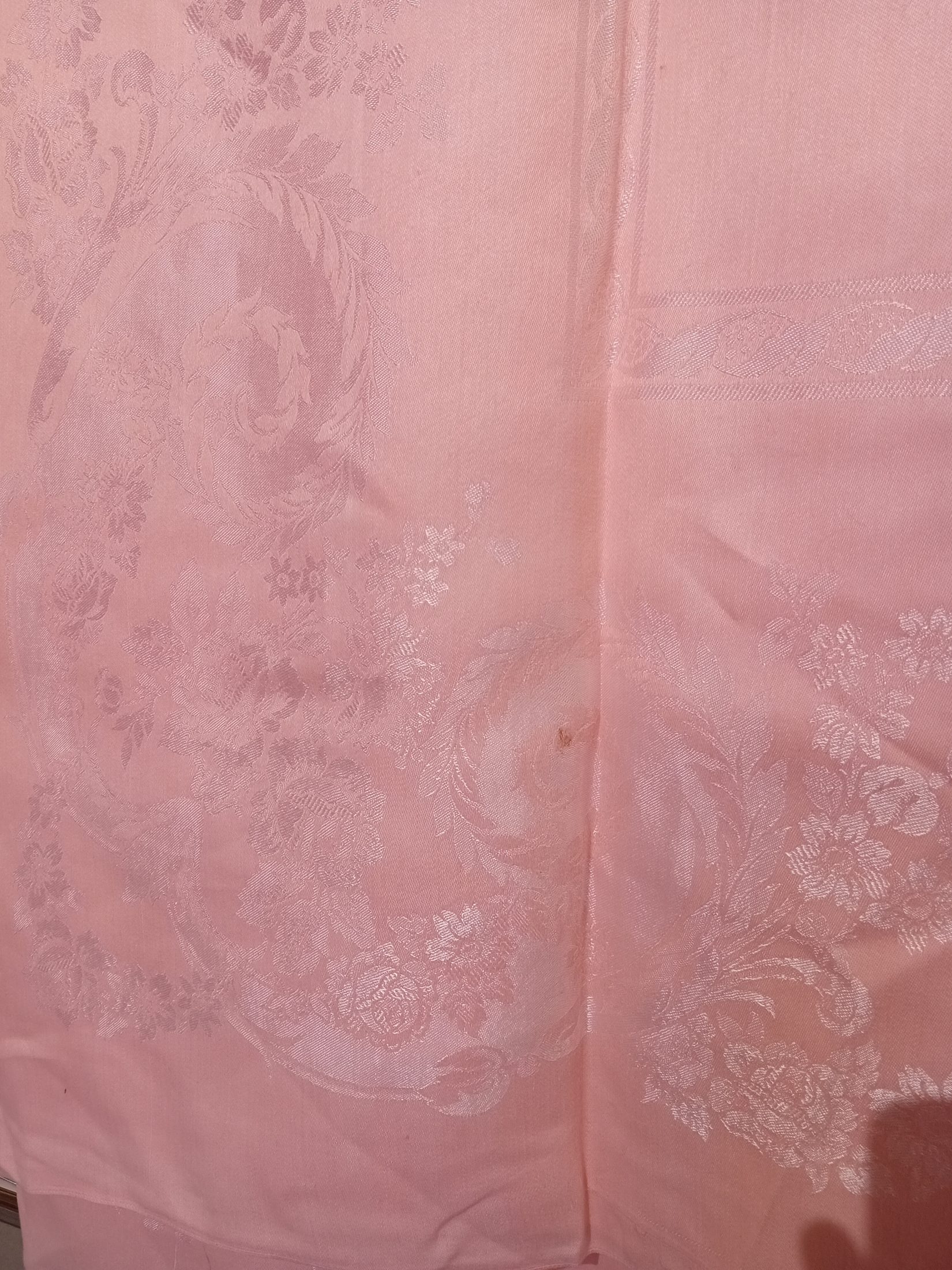 Voir photo 4 de Nappe Damassée Rose Motifs Floraux (O321) Nappe Damassée Rose Motifs Floraux (O321) reconditionné photo 4