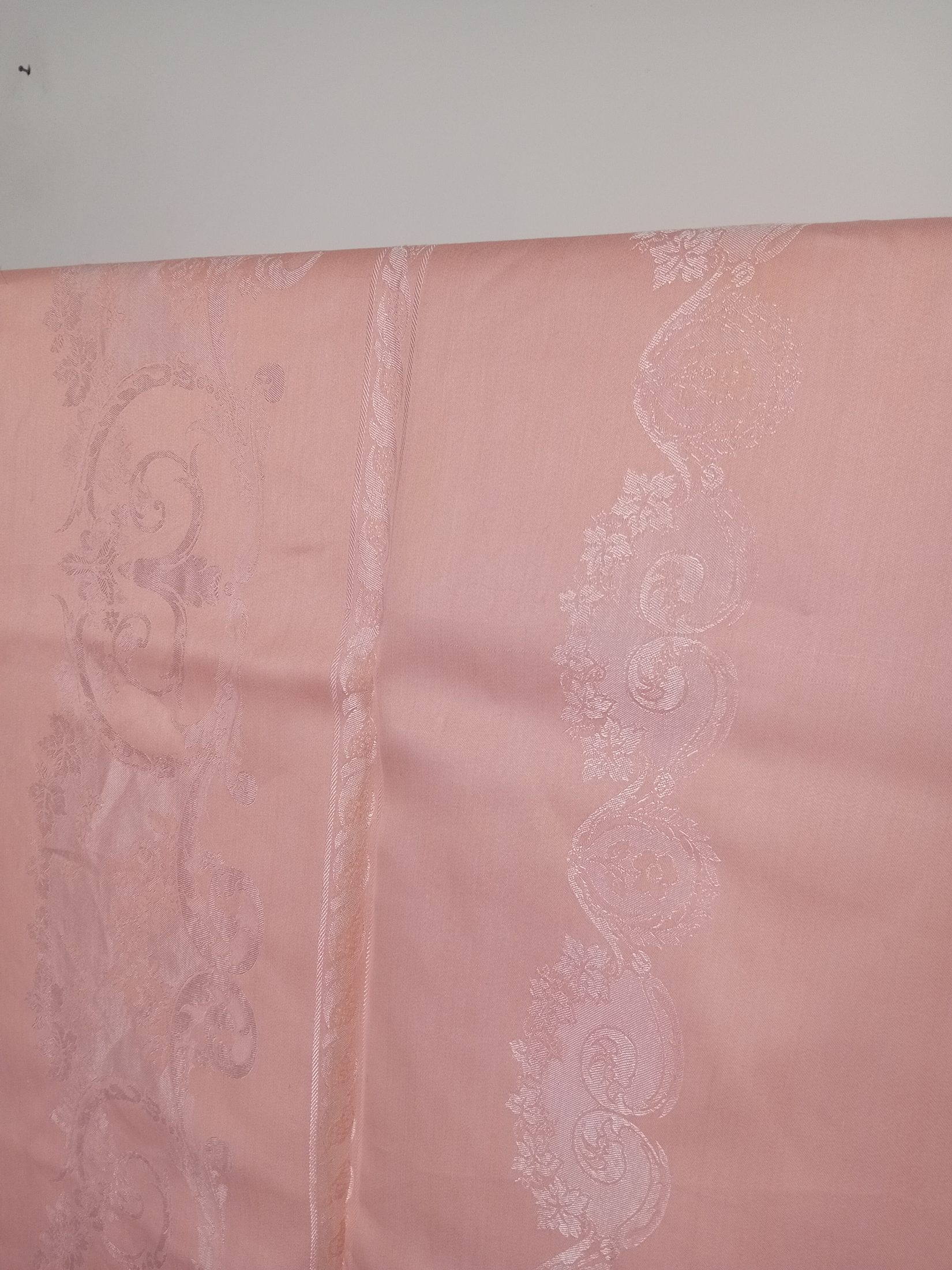Voir photo 5 de Nappe Damassée Rose Motifs Floraux (O321) Nappe Damassée Rose Motifs Floraux (O321) reconditionné photo 5