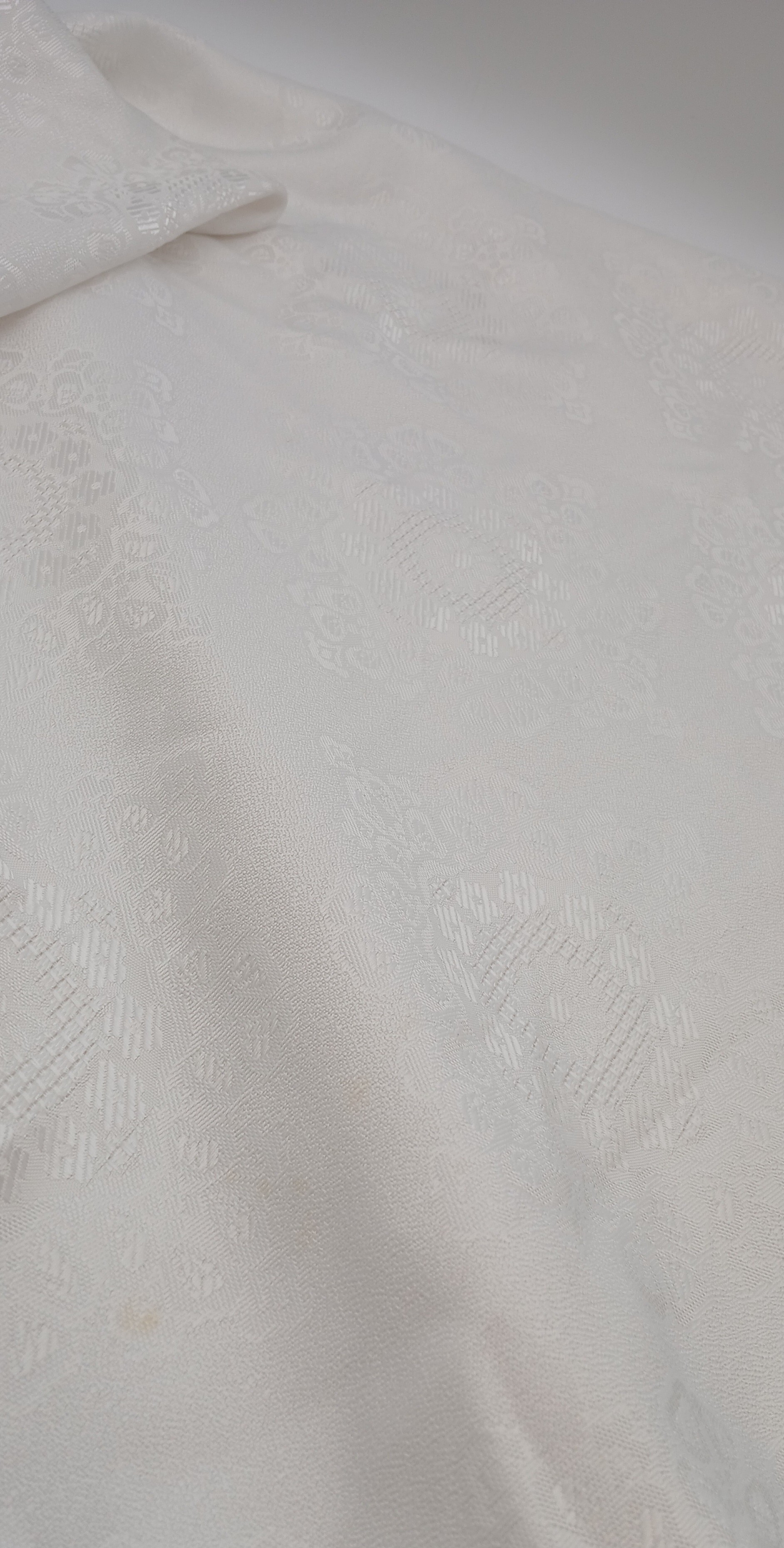 Voir photo 3 de Nappe ovale en tissu damassé ou jacquard blanche Nappe ovale en tissu damassé ou jacquard blanche Très bon état reconditionné photo 3
